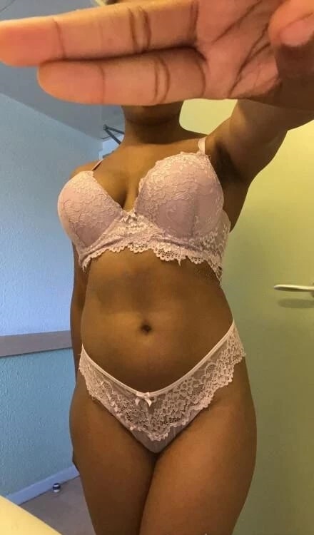 MELSHA +33751563671 Bordeaux erotic massage