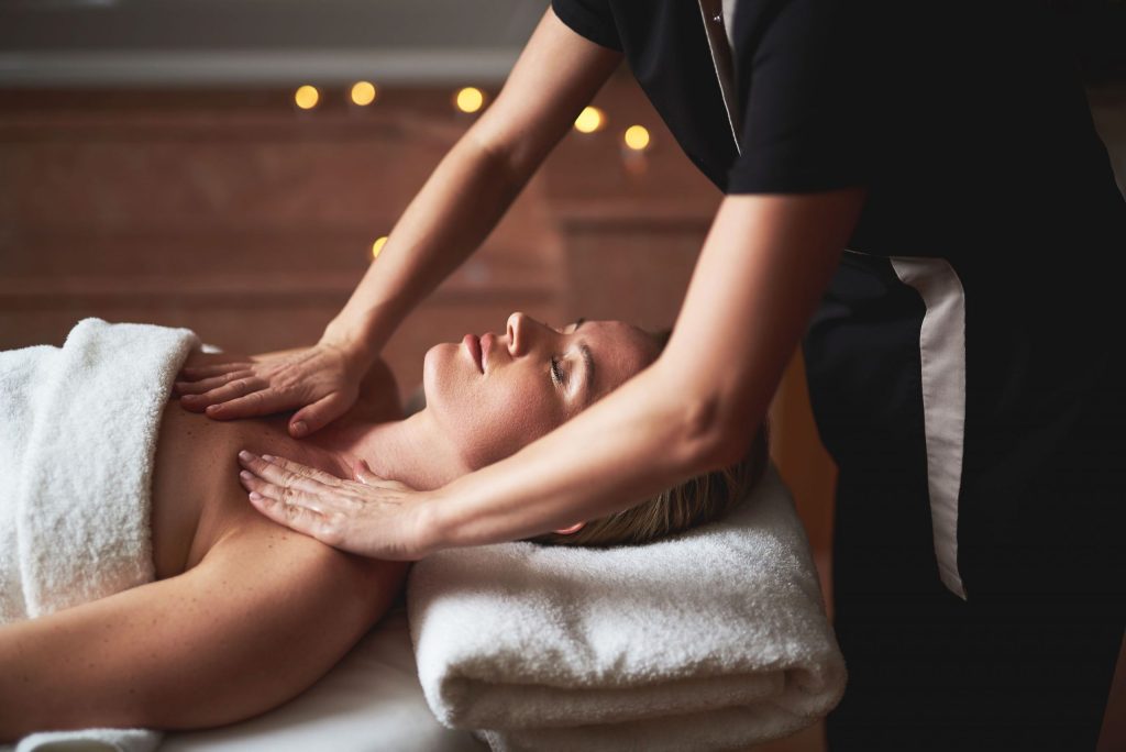 Benefits of Décolleté Massage