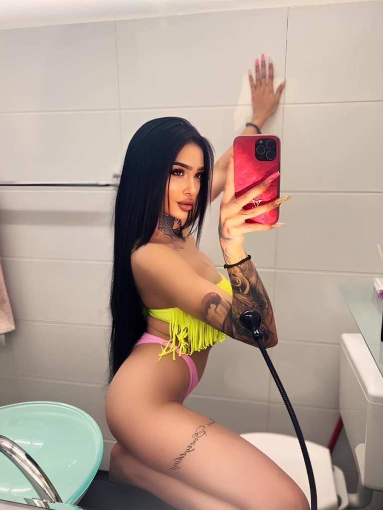 Mia Ganz +49 157-81463286 Dusseldorf erotic massage