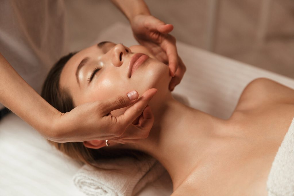 Understanding Décolleté Massage