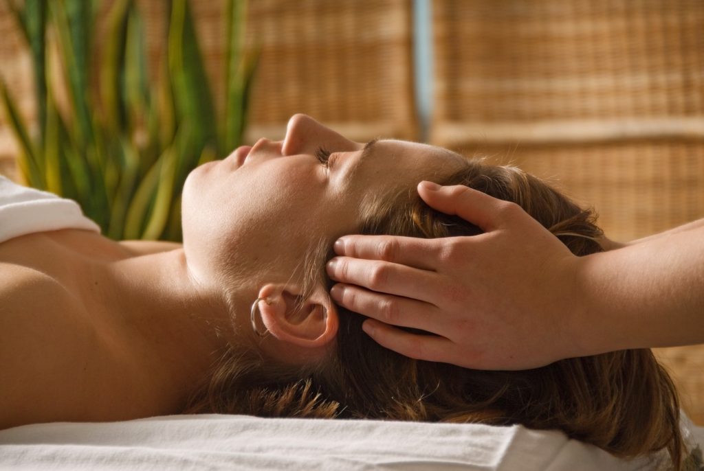 Combinazione di Reiki e massaggi.incontri