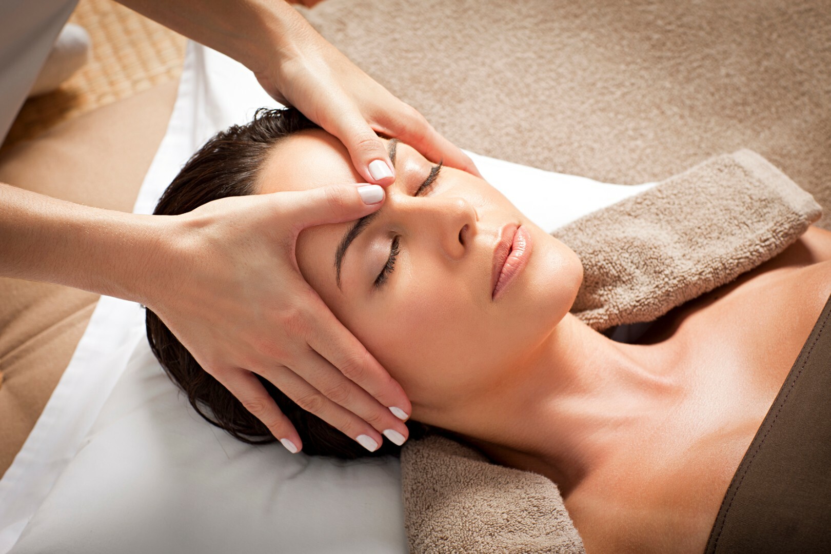 How to become a freelance massage therapist?
