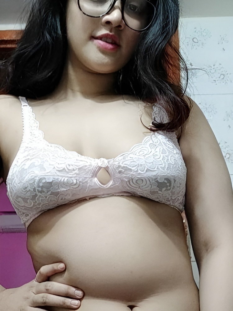Kanika  +919818925779 New Delhi erotic massage