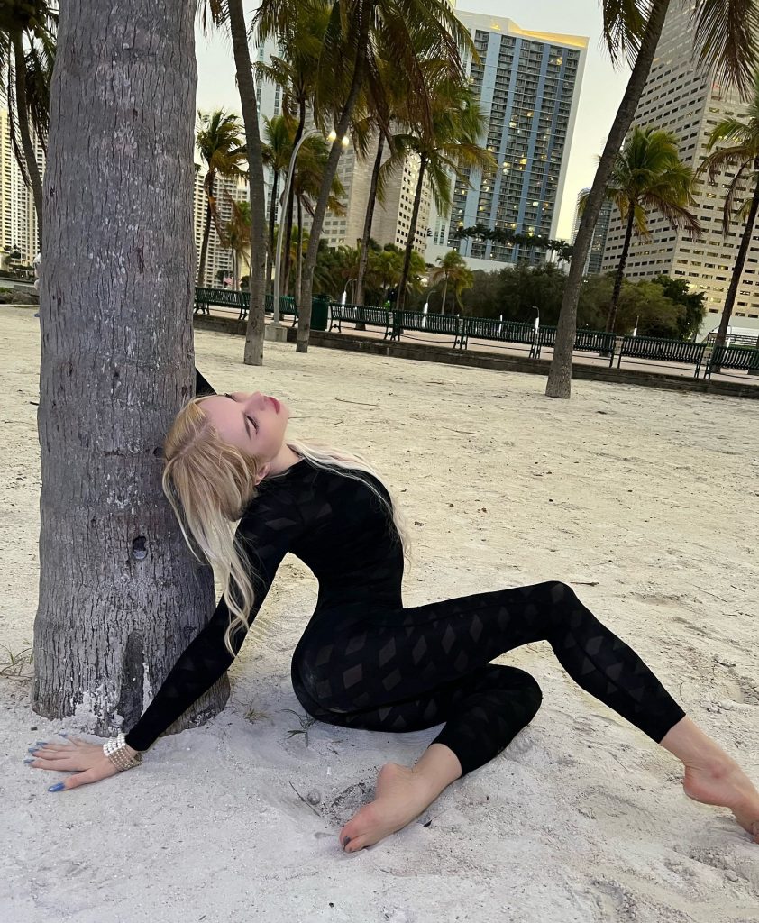 Lizaflex +1 929-832-3832 Los Angeles erotic massage