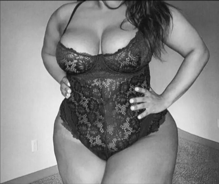 Willkommen bei Kurvige Mullattin Vickie. Ich biete Privat und Anonym Massage mit Lingam für gehobenen Herren.Nur mit Termin in Vorraus. +491624597651 Koeln erotic massage