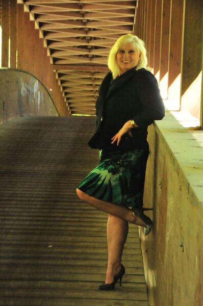 Sexy MILF massiert dich in den 7. Himmel +4917645378263 Frankfurt am Main erotic massage