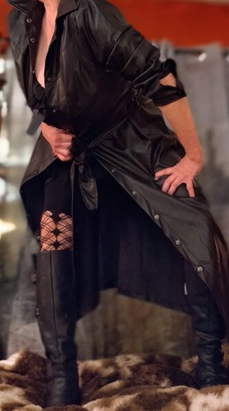 Sinnliche Lingam Massage für den gepflegten Gentleman +4915140778650 Bad-Segeberg erotic massage