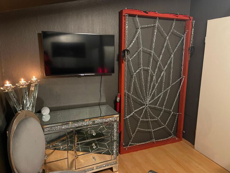 Ich bin die Maja ! Meine  dominanten Massagen in meinem Spielzimmer in Essen werden mit höchster Diskretion und Professionalität durchgeführt. +4915120504021 Essen erotic massage