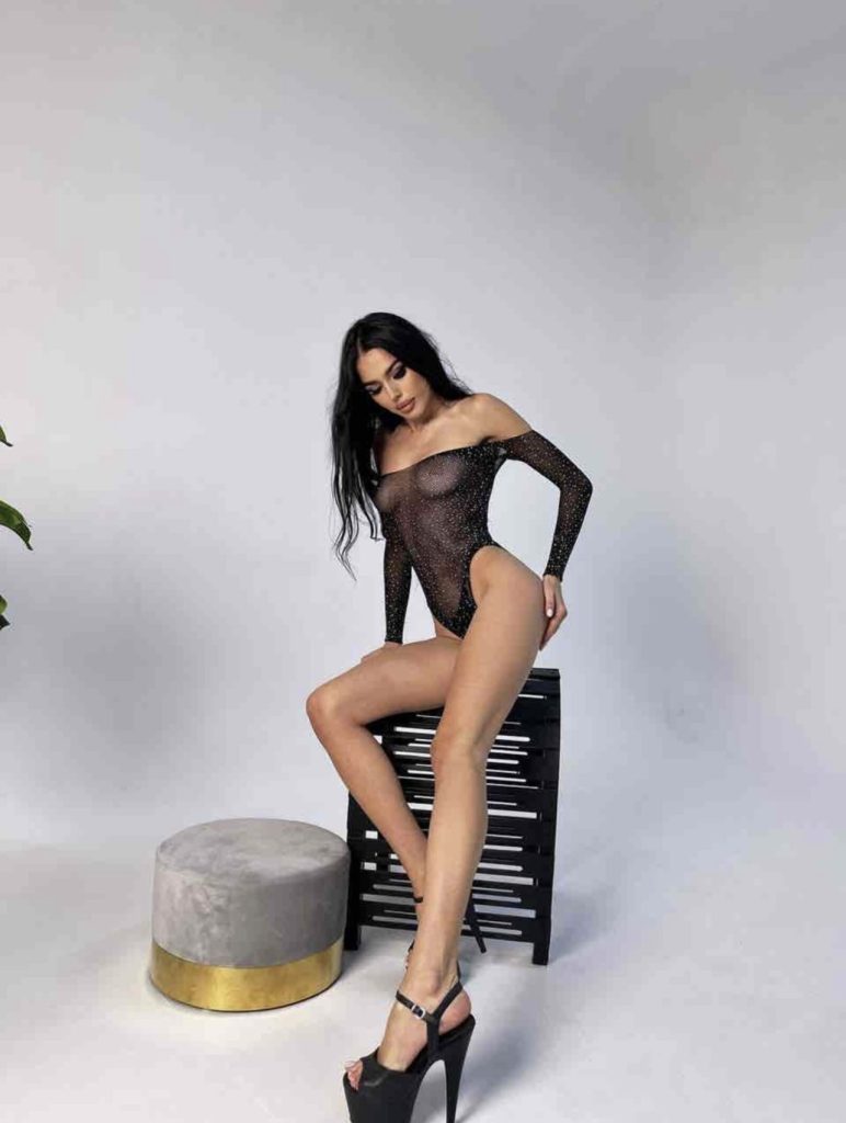 Karina +1 (438) 266-0498 Vancouver erotic massage