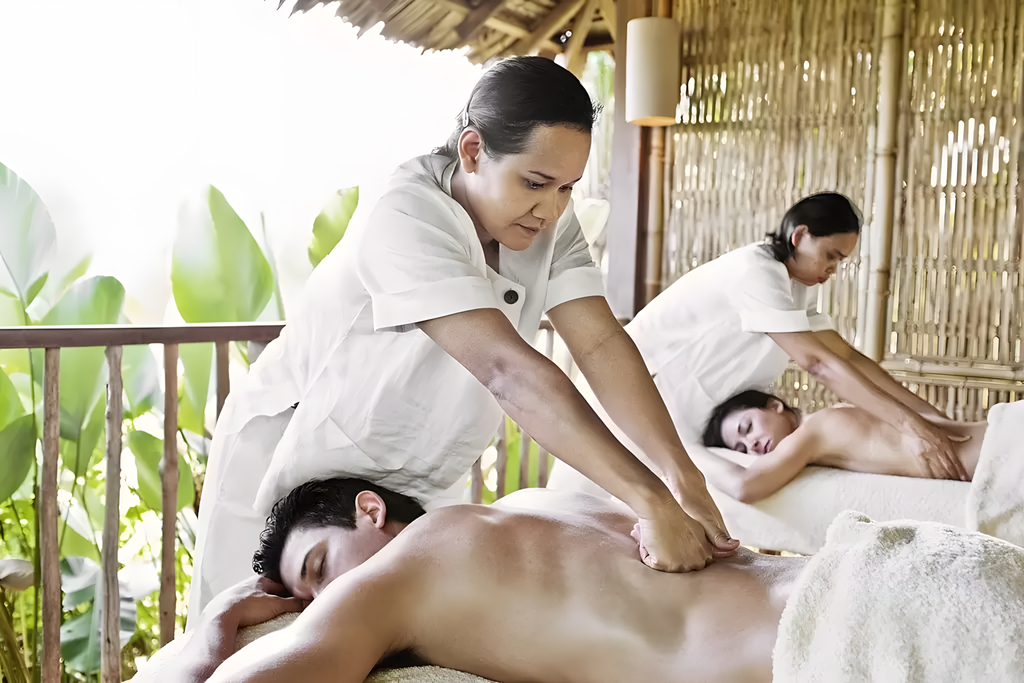 couples massage Secluded Beachfront Retreats