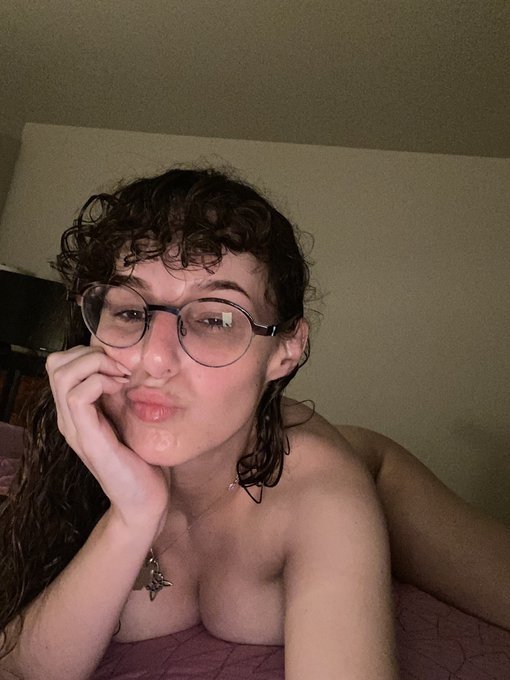 Laura +33 7 45 40 60 96 Nantes erotic massage