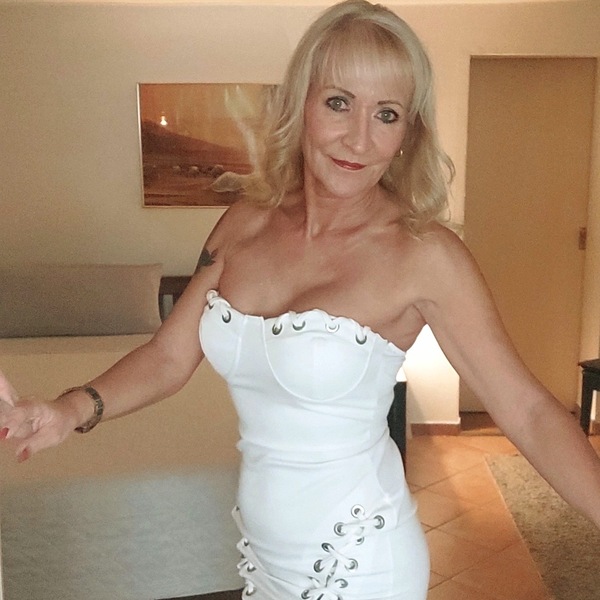 Silvi +49-176-72475935 Halle (Saale) erotic massage